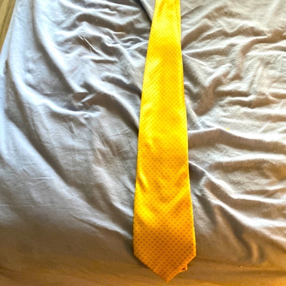 100% Silk Yellow Power Tie. Victor Laurent